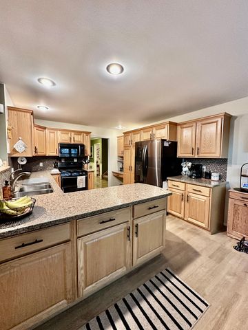 1932 Mark Lane, Eau Claire, WI 54703