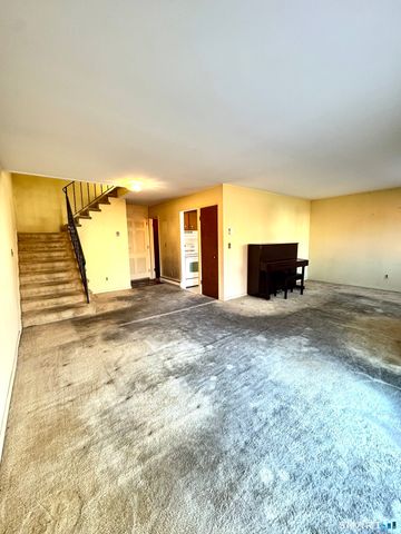 39 Woodway Road C5, Stamford, CT 06907