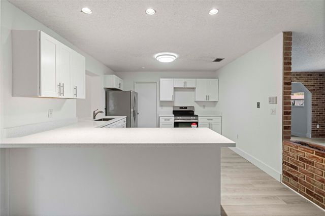 16900 SW 62nd St, Southwest Ranches, FL 33331