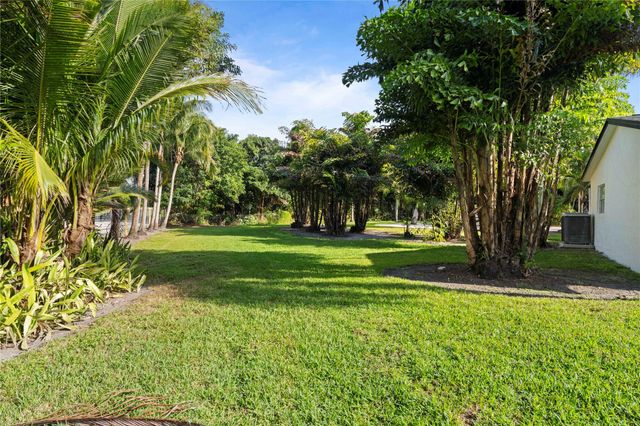 16900 SW 62nd St, Southwest Ranches, FL 33331