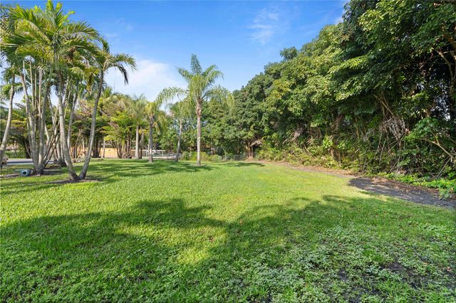 16900 SW 62nd St, Southwest Ranches, FL 33331