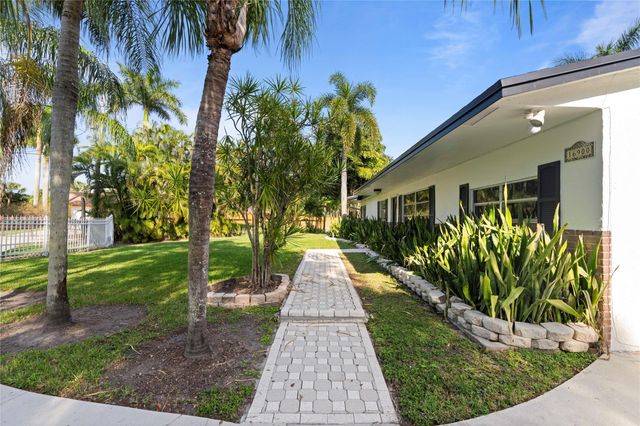 16900 SW 62nd St, Southwest Ranches, FL 33331