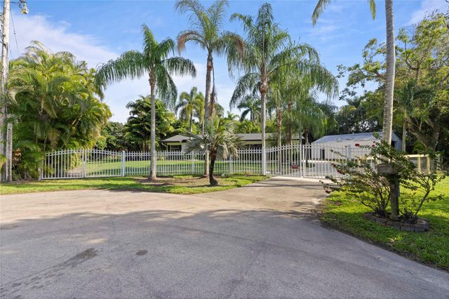 16900 SW 62nd St, Southwest Ranches, FL 33331
