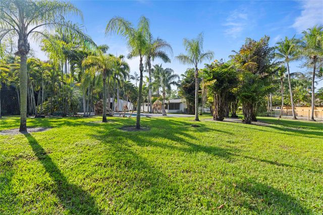 16900 SW 62nd St, Southwest Ranches, FL 33331