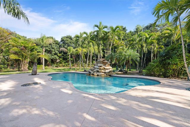 16900 SW 62nd St, Southwest Ranches, FL 33331