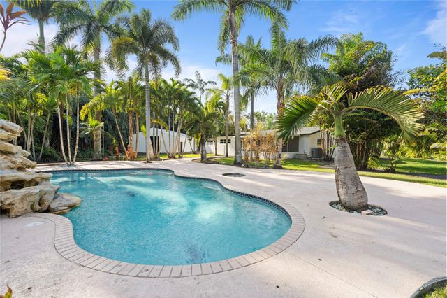 16900 SW 62nd St, Southwest Ranches, FL 33331