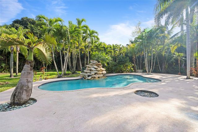 16900 SW 62nd St, Southwest Ranches, FL 33331