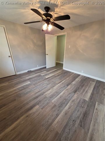 121 W Reynolds Avenue, Belle, WV 25015