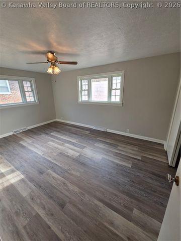 121 W Reynolds Avenue, Belle, WV 25015