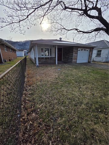 121 W Reynolds Avenue, Belle, WV 25015