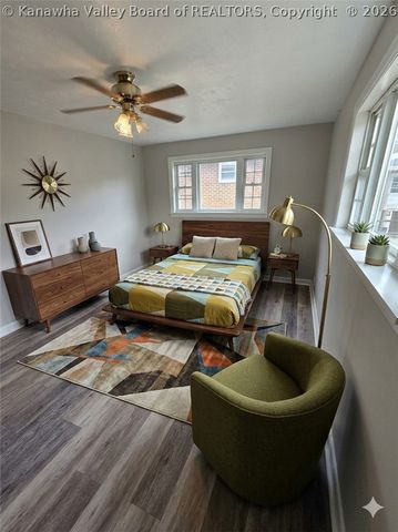 121 W Reynolds Avenue, Belle, WV 25015