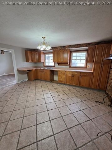 121 W Reynolds Avenue, Belle, WV 25015