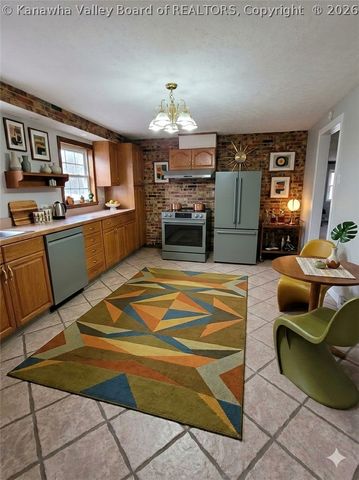 121 W Reynolds Avenue, Belle, WV 25015