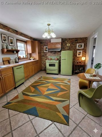 121 W Reynolds Avenue, Belle, WV 25015