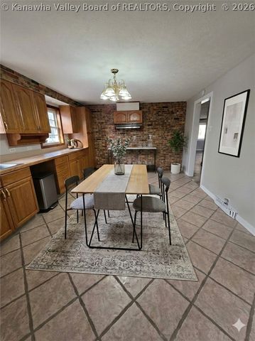 121 W Reynolds Avenue, Belle, WV 25015