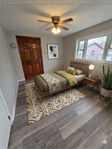 121 W Reynolds Avenue, Belle, WV 25015