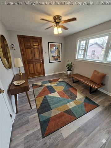 121 W Reynolds Avenue, Belle, WV 25015