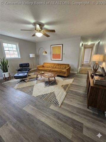 121 W Reynolds Avenue, Belle, WV 25015