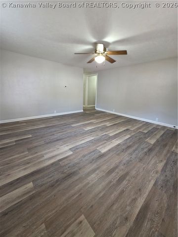 121 W Reynolds Avenue, Belle, WV 25015