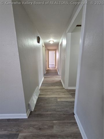 121 W Reynolds Avenue, Belle, WV 25015