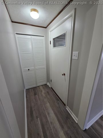 121 W Reynolds Avenue, Belle, WV 25015