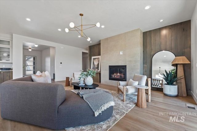 2134 N Buhrstone Ave, Eagle, ID 83616