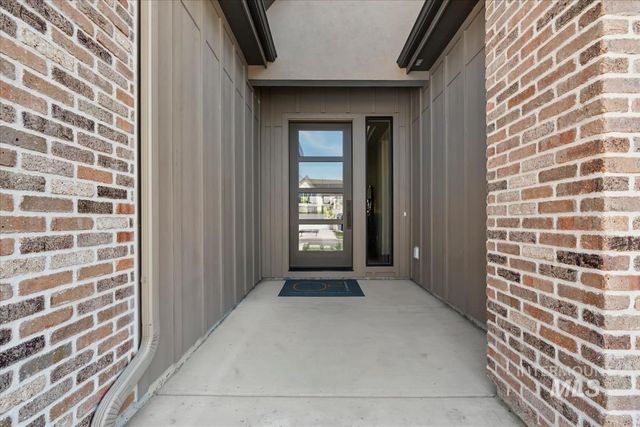 2134 N Buhrstone Ave, Eagle, ID 83616