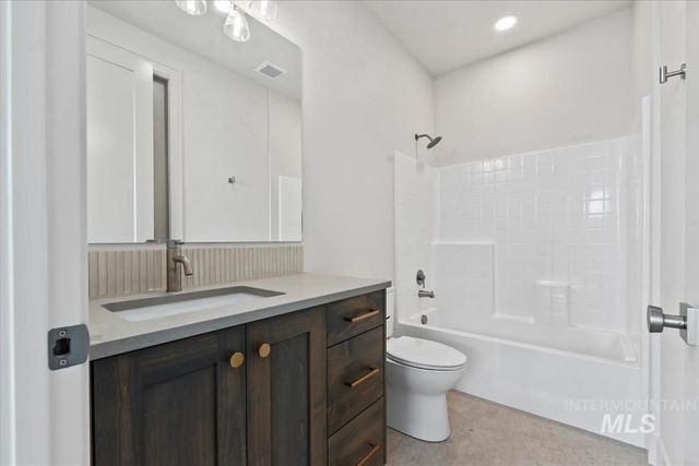 2134 N Buhrstone Ave, Eagle, ID 83616