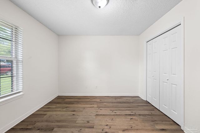 1203 Brook Bend Rd, Pensacola, FL 32506