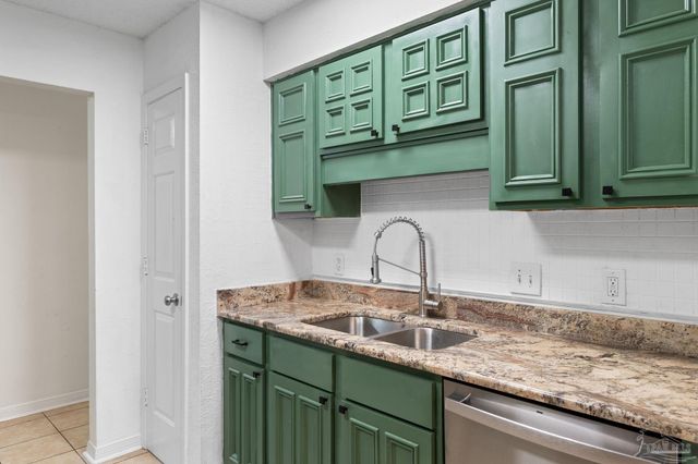 1203 Brook Bend Rd, Pensacola, FL 32506