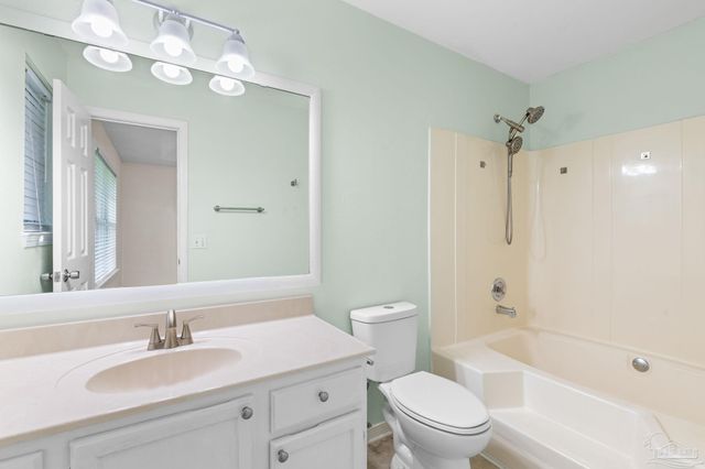 1203 Brook Bend Rd, Pensacola, FL 32506