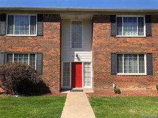 25319 Shiawassee Circle 102, Southfield, MI 48033
