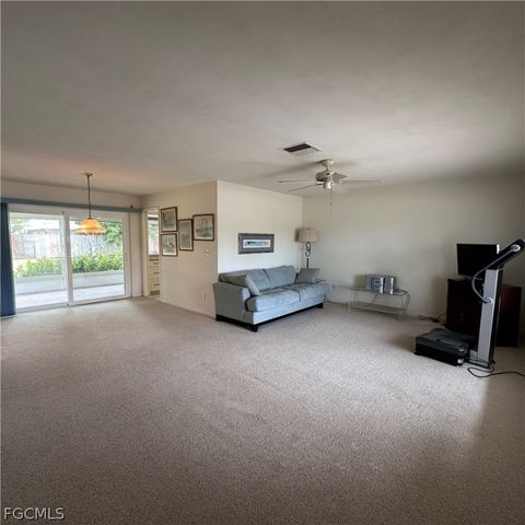 3639 SE 8th PL, Cape Coral, FL 33904