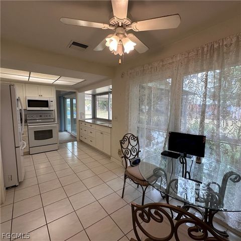 3639 SE 8th PL, Cape Coral, FL 33904