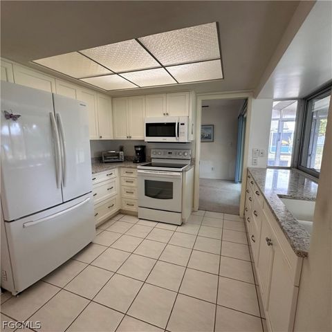 3639 SE 8th PL, Cape Coral, FL 33904