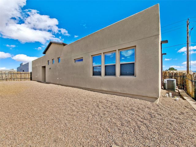 6346 Avenida Chamisa, Santa Fe, NM 87507