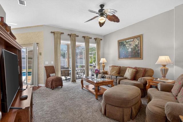 8 Zenger Ct, Palm Coast, FL 32164