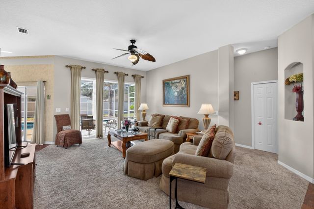 8 Zenger Ct, Palm Coast, FL 32164