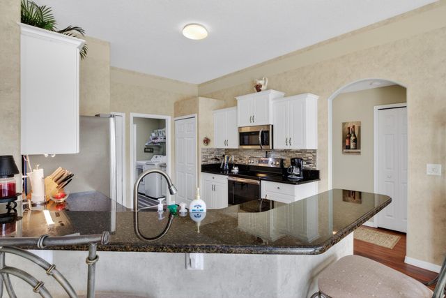 8 Zenger Ct, Palm Coast, FL 32164