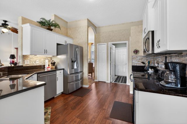 8 Zenger Ct, Palm Coast, FL 32164