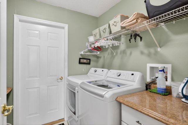 8 Zenger Ct, Palm Coast, FL 32164