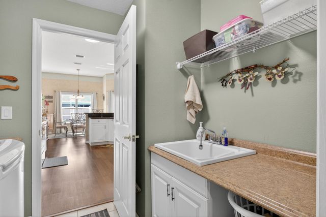 8 Zenger Ct, Palm Coast, FL 32164