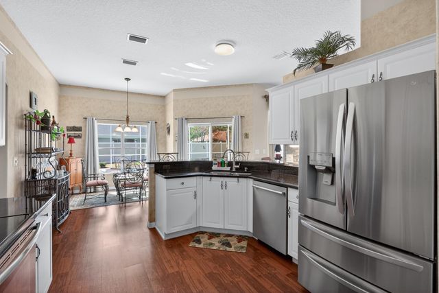 8 Zenger Ct, Palm Coast, FL 32164