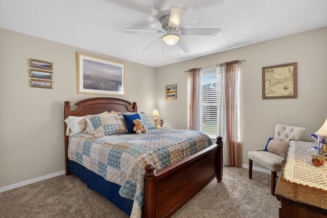 8 Zenger Ct, Palm Coast, FL 32164