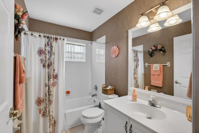 8 Zenger Ct, Palm Coast, FL 32164