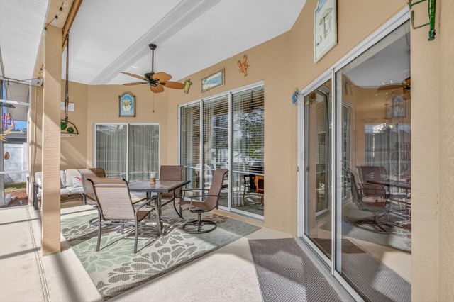 8 Zenger Ct, Palm Coast, FL 32164