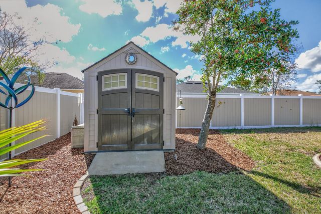 8 Zenger Ct, Palm Coast, FL 32164