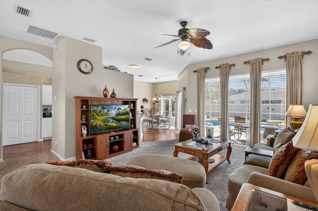 8 Zenger Ct, Palm Coast, FL 32164