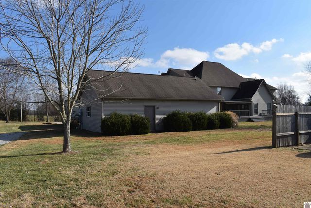8255 Old Lovelaceville Rd, Paducah, KY 42001