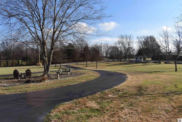 8255 Old Lovelaceville Rd, Paducah, KY 42001